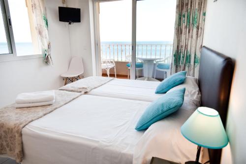 Studio with Sea View (2 Adults) image 3