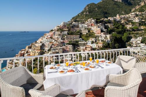 Two-Bedroom Apartment with Sea View image 7