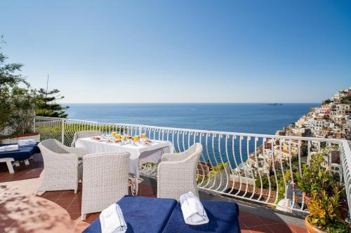 Two-Bedroom Apartment with Sea View image 10