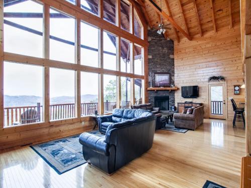 Copper Top - Stunning Views, and Hot Tub thumb 2