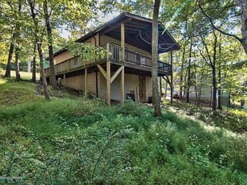 Clubhouse Lakeview Chalet - East Stroudsburg