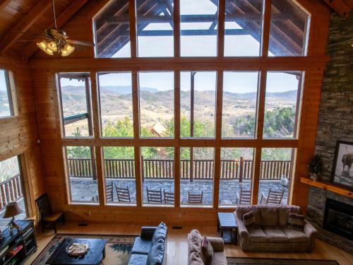 Million Dollar View - Hot Tub, Sauna, Shared Pool in Sevierville, USA