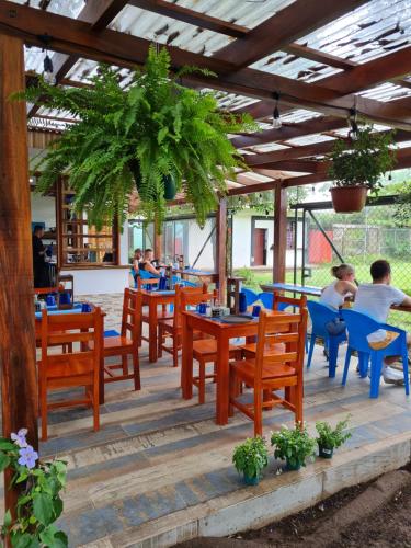 Restaurant, Aracari Garden Hostel in Tortuguero