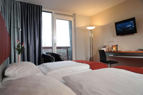 2 twin beds