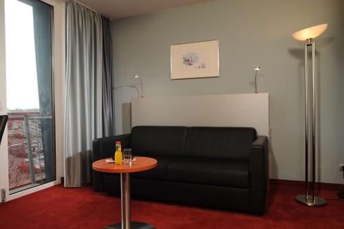 2 twin beds, 1 sofa bed
