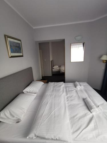 Lezzet PG B&B &TurkishRestaurant – Warsaw, CA