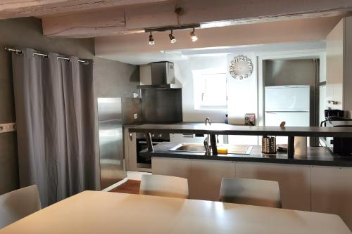 Kitchen, Splendide Maison 5 chambres ! Quartier Historique in Limoges