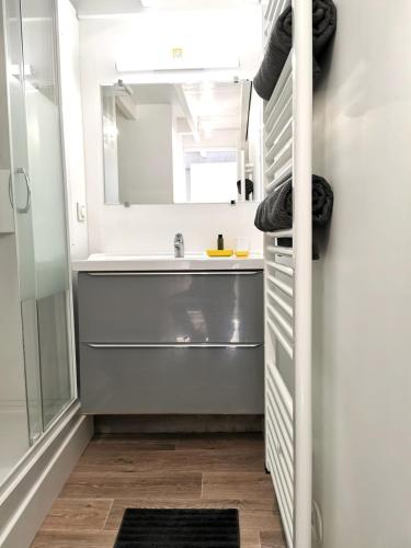 Bathroom, Splendide Maison 5 chambres ! Quartier Historique in Limoges