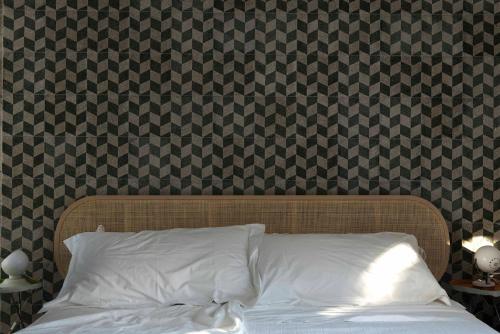 1 queen bed, 1 double bed