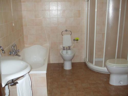 Deluxe Double Room with Bath image 6