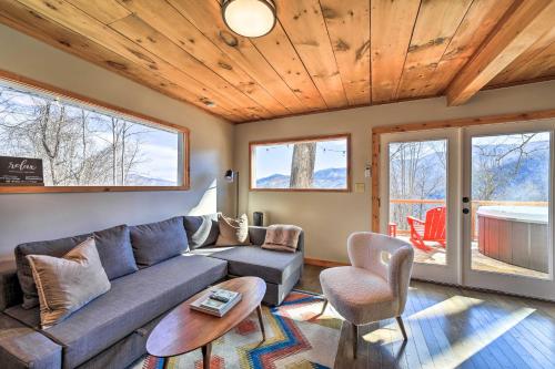 Blue Sky Cottage Romantic Retreat with Mtn Views! in Canton, USA