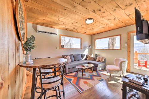 Blue Sky Cottage Romantic Retreat with Mtn Views! in Canton, USA
