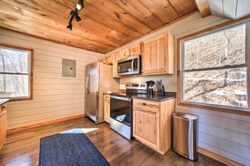 Romantic Canton Retreat with Deck and Mtn Views! - main image