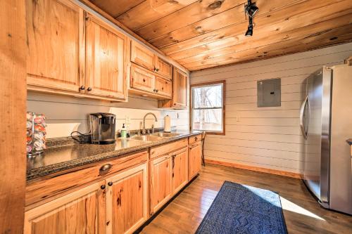 Blue Sky Cottage Romantic Retreat with Mtn Views!