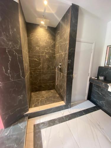 1 queen bed, 1 sofa bed