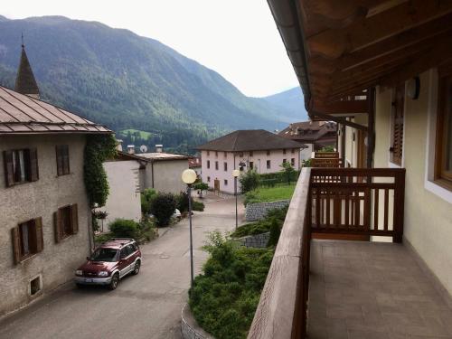 Balkons/terase, Mansarda con giardino Val di Sole Trentino in Terzola
