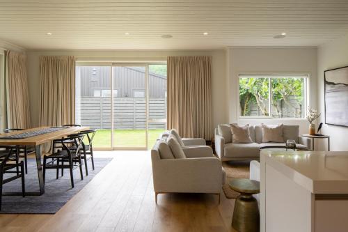 17 Thomson