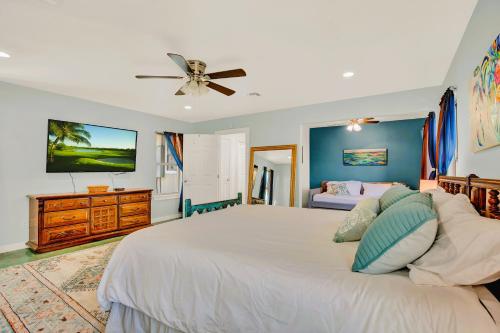 Stunning Hill Country House w Grill Just Minutes from Main St!