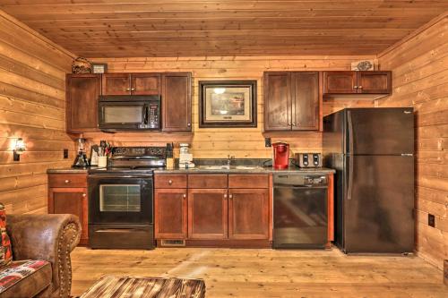 Hidden Hideaway Cabin with Deck and Pool Table! - image 10