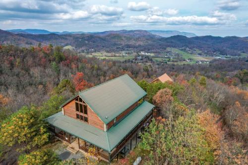 Million Dollar View - Hot Tub, Sauna, Shared Pool in Sevierville, USA