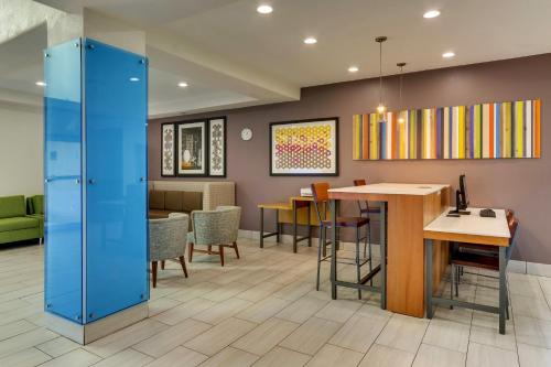 Holiday Inn Express Lake Worth NW Loop 820 By IHG - 편의 시설/서비스