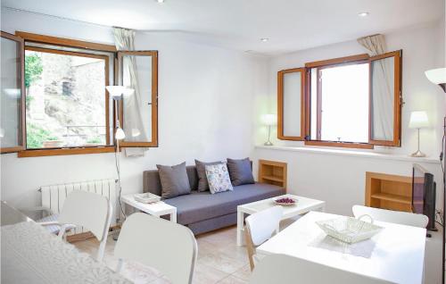 Stunning apartment in Tossa de Mar, Girona with 2 Bedrooms and WiFi