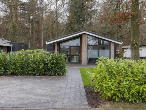 Modern chalet on the edge of the forest in Brabant