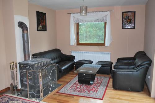 4 bedrooms, 9 beds