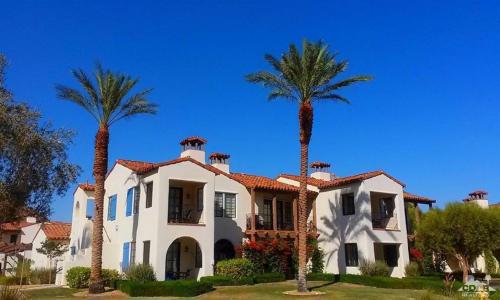 La Quinta Legacy Villas - Luxe Resort Pools with Desert Mountain Views in La Quinta, USA