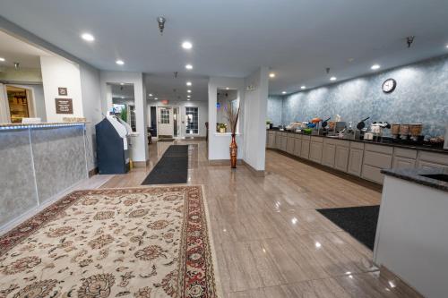 Hol, Hilltop Inn & Suites, near Foxwoods Casino in North Stonington