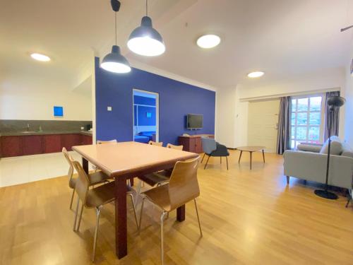 Parkland Suites near Sam Poh Temple