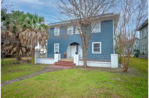 Impressive Cozy Historic 3BR Apt Near Downtown in San Antonio, USA