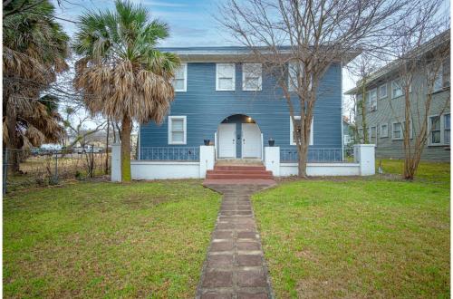Impressive Cozy Historic 3BR Apt Near Downtown in San Antonio, USA