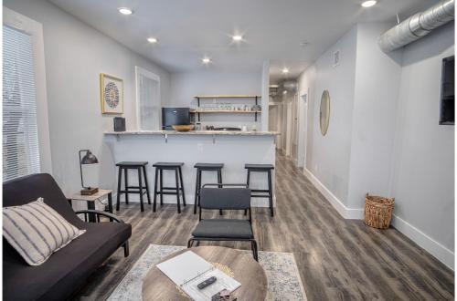 Impressive Cozy Historic 3BR Apt Near Downtown in San Antonio, USA