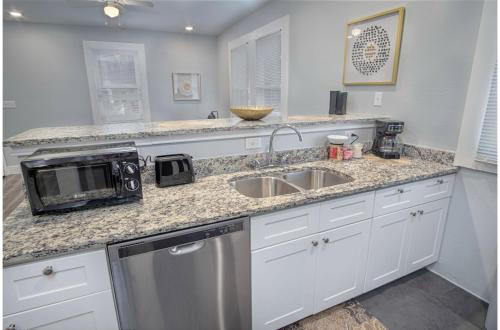 Impressive Cozy Historic 3BR Apt Near Downtown in San Antonio, USA