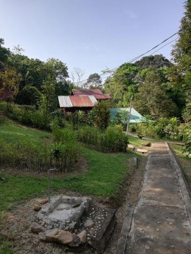 クアラタハン Durian Chalet 3つ星 ゲストハウス 外観