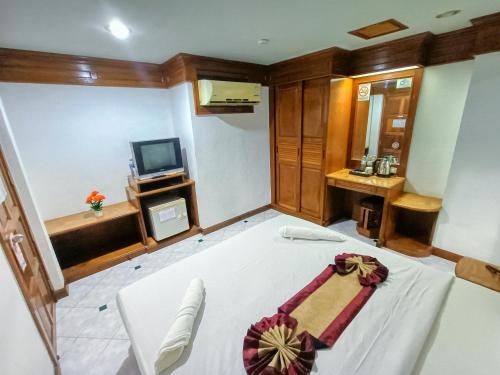 Black Pearl 100 meters from Patong Beach