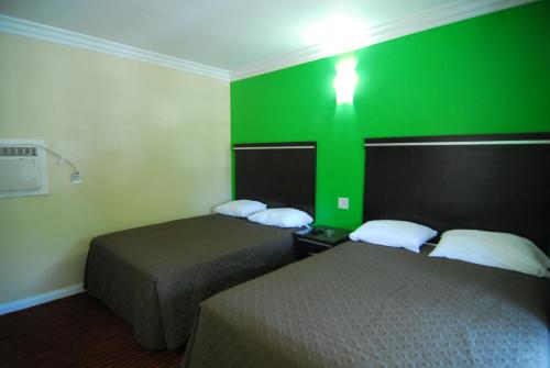 Studio City Inn - Near Universal Studios Hollywood – Los Angeles, CA