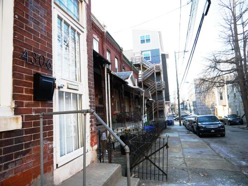 Oui on Ludlow - Entire House and Private Rooms in University City 3