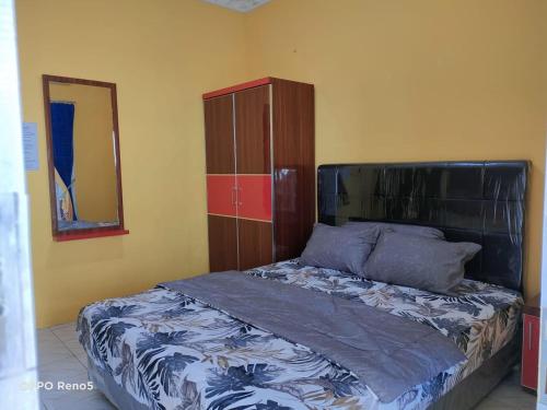sanny guest kost