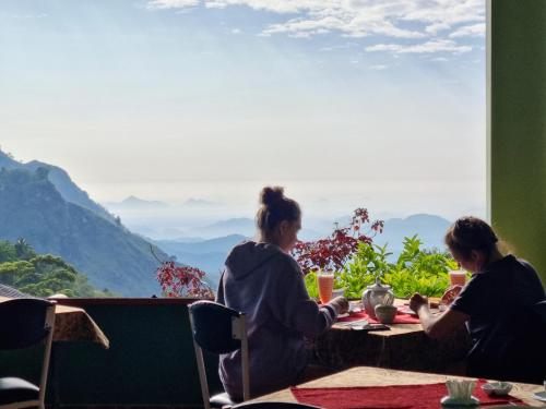 식음료(F&B), Hilltop Guest House in 엘라