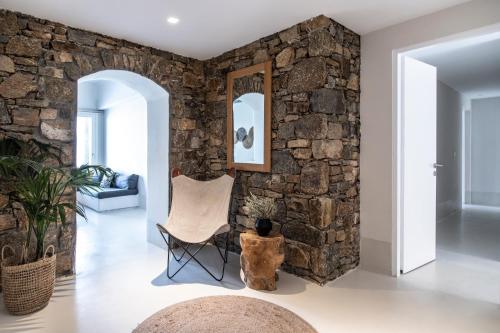 Three-Bedroom Villa with Sea View and Shared Pool image 7