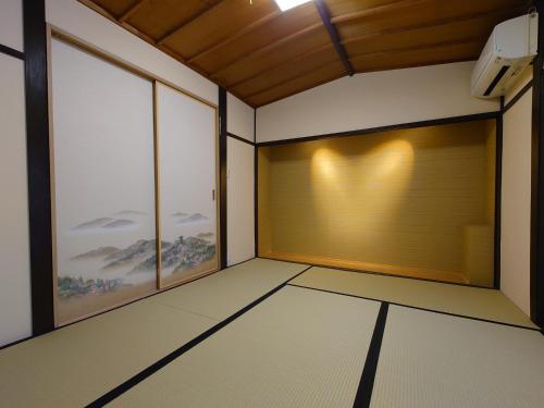Family Room image 5