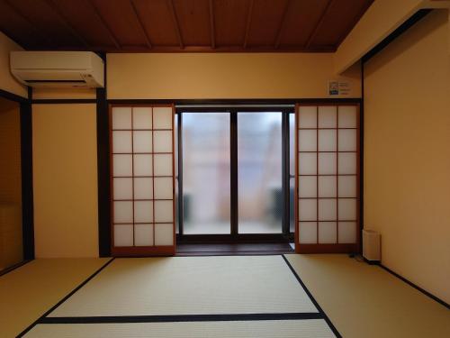 Family Room image 4