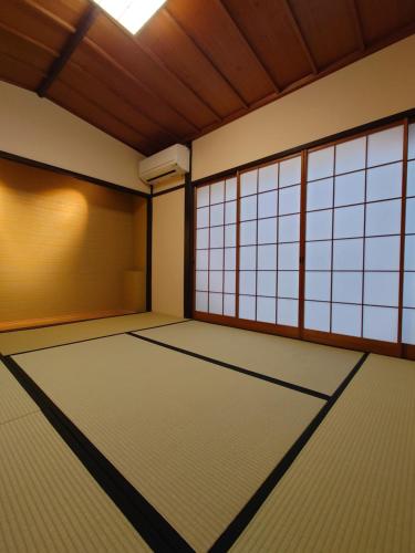 Family Room image 3