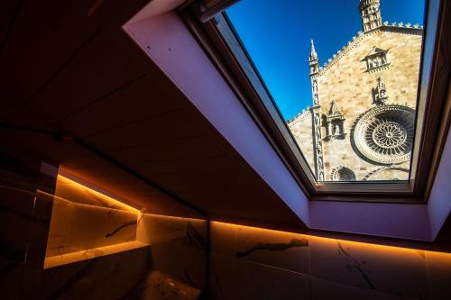 Vitrum - Como Luxury Suites - Tap to explore photos