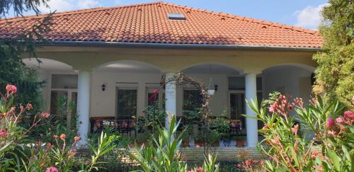 Fertodi Kuria Vendeghaz in เฟอร์ตอด