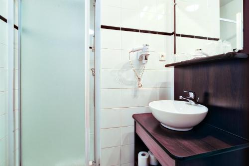 ห้องน้ำ, Zenitude Hotel-Residences Beziers Centre in เบซิเยร์ ซิตี้ เซ็นเตอร์