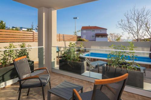 Ellure Luxury Suites - image 5
