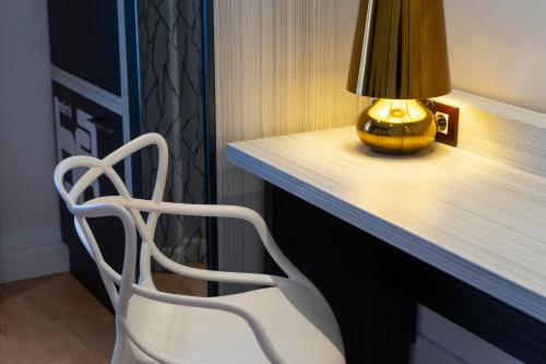 Double or Twin Room (1-2 Adults) image 6